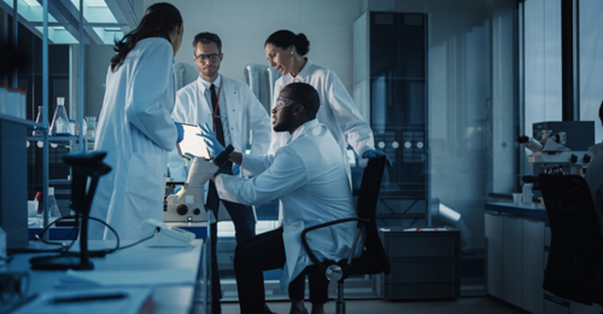 Early career bioscientsits working in the lab