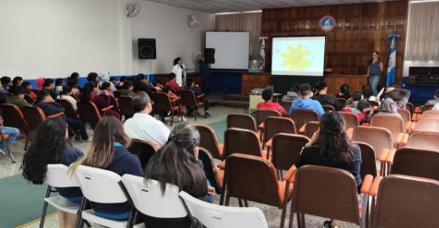 Students visiting the I2QB3 Research Institute